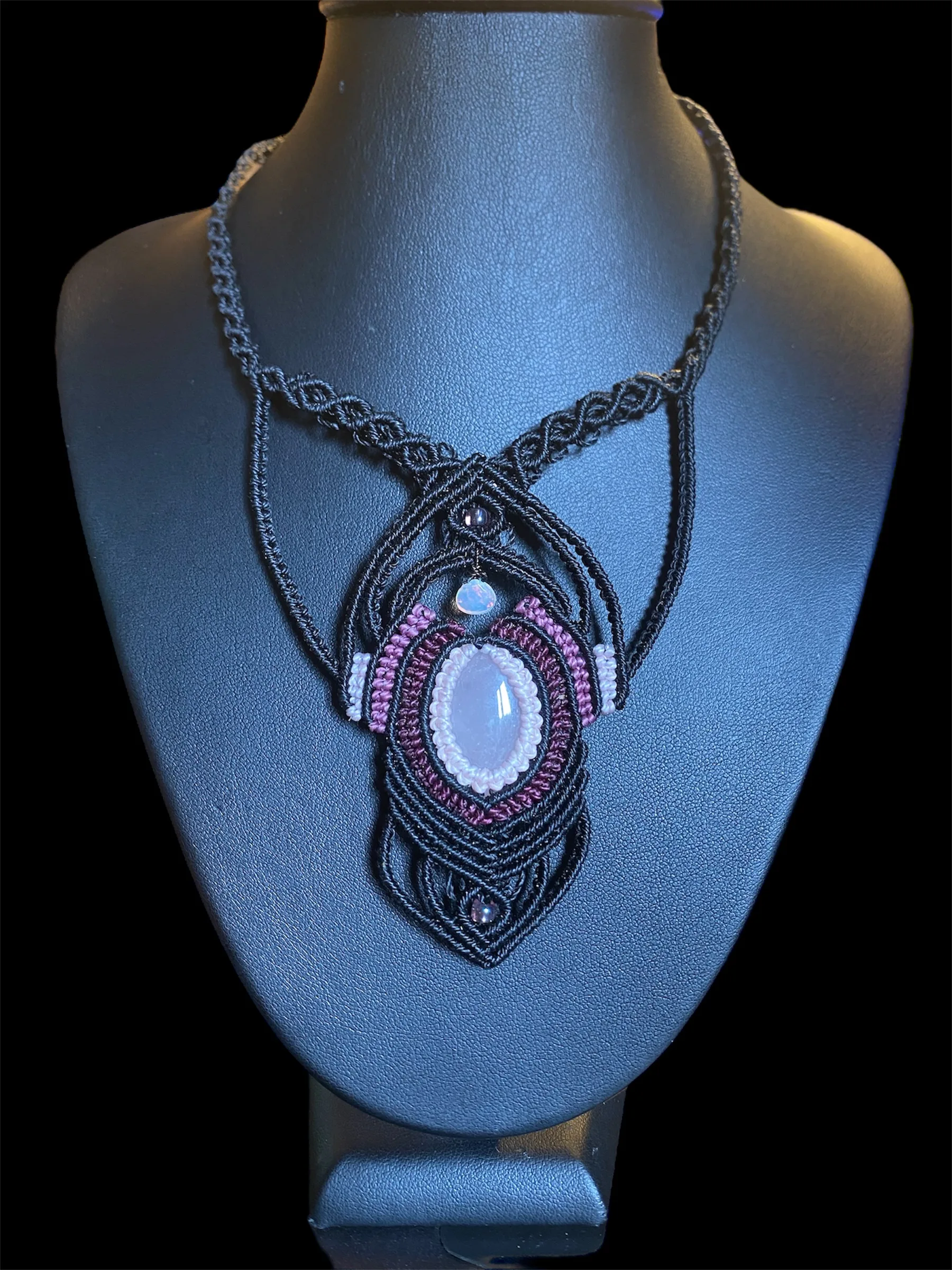 Collier micro-macramé quartz rose et opale welo
